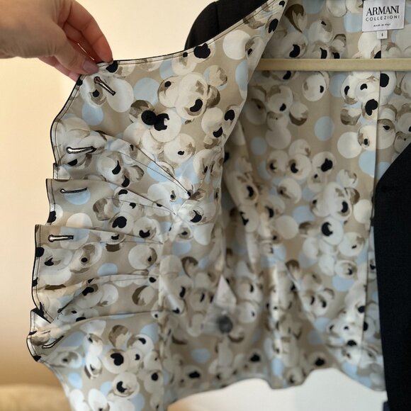 Armani Collezione Dark Grey Ruffled Blazer Size IT 44/US 8 - Picture 6 of 9